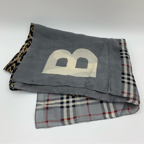 Burberry silk scarf - Picture 9 of 9